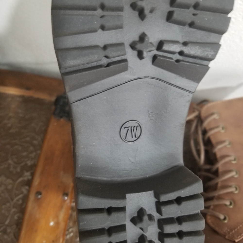 NWOT Brown Combat Boots - Picture 5 of 5